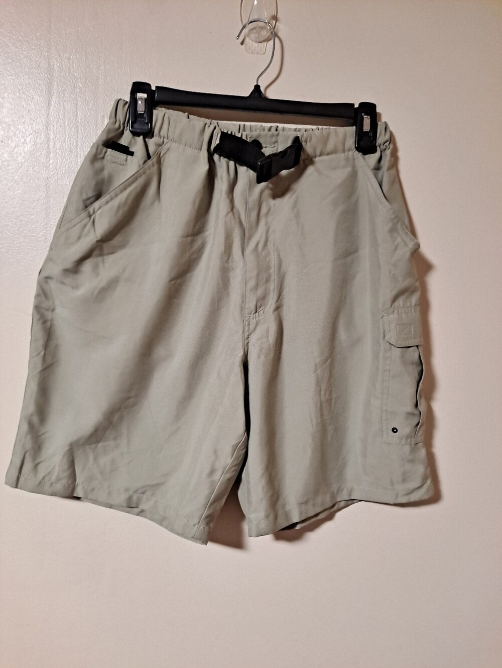 St. John's Bay Men's Cargo Shorts - Light Gray with Black Belt